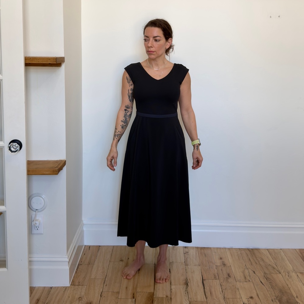 Athleta Black Fit & Flare Midi Dress with Back Cutout – Size Small